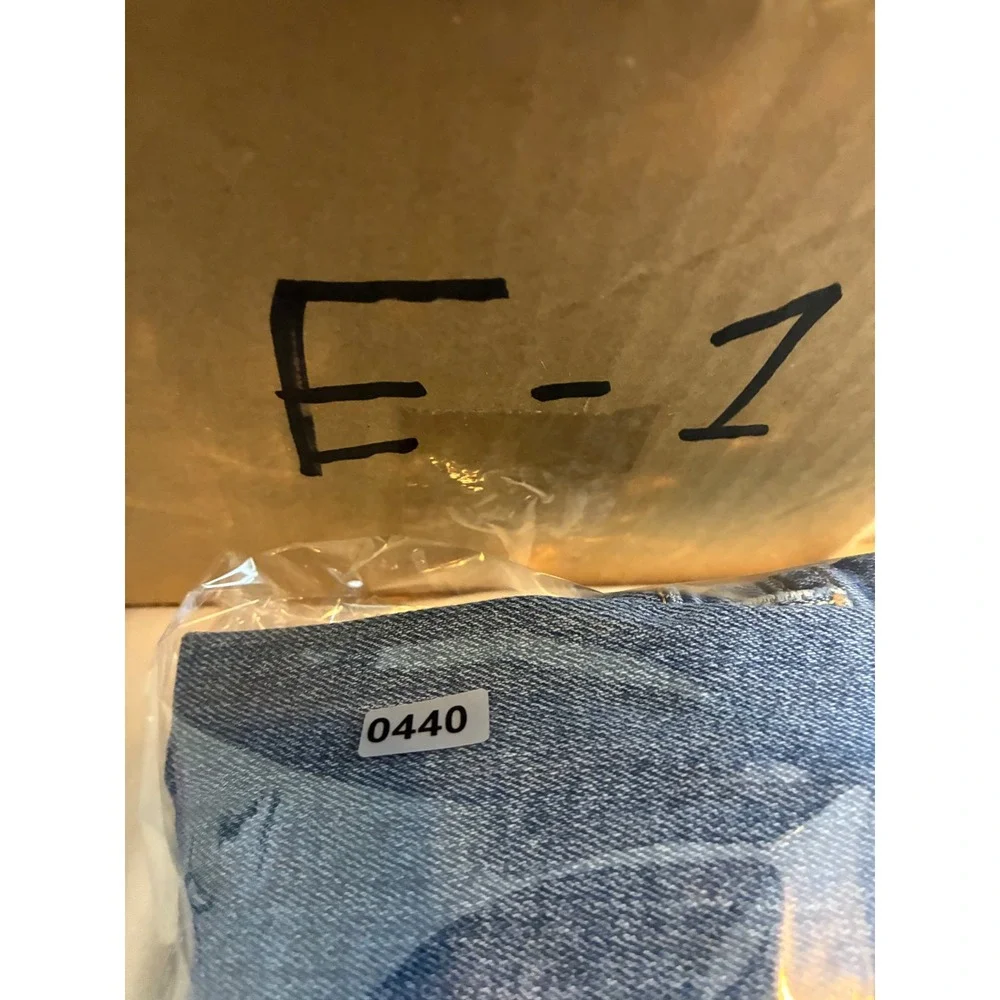 Levis 502 Regular Taper Premium Performance Distressed Jeans Blue W32 L34